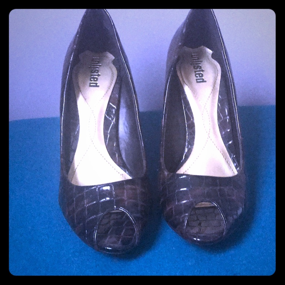 Peep Toe Pump